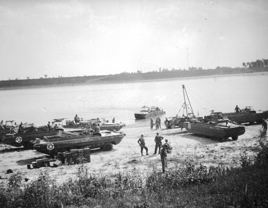 109 1945 april po river scene after initial crossing