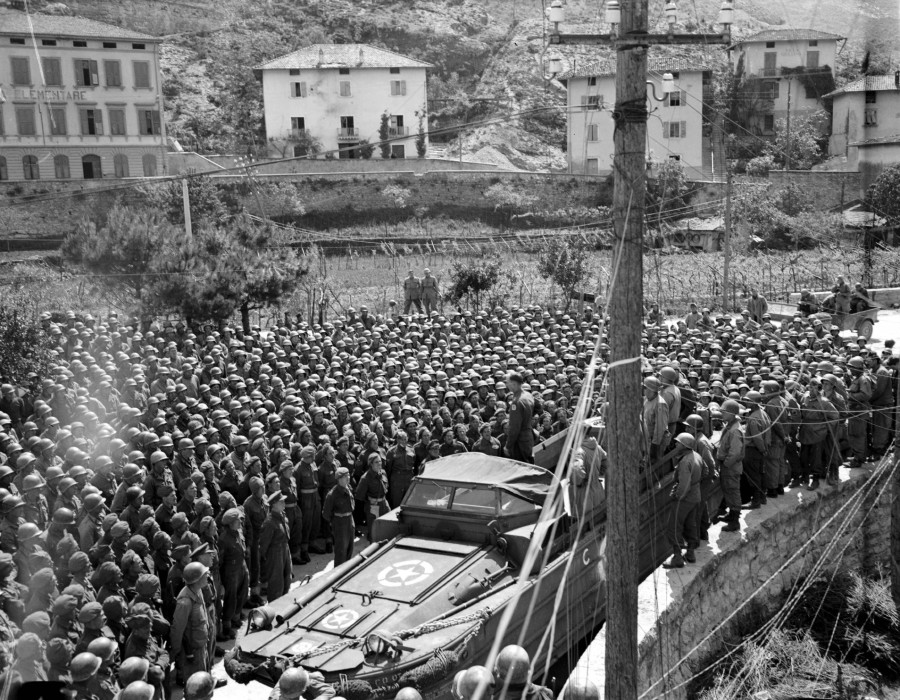 may. general hays speaking to troops torbole italy